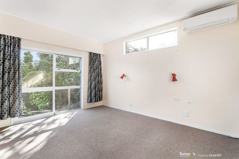 Photo of property in 12 Versailles Street, Karori, Wellington, 6012