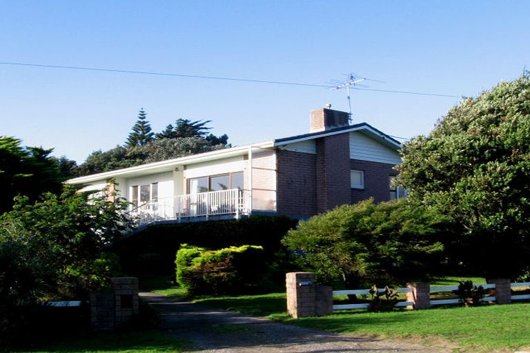 Photo of property in 3 Taiata Street, Waikanae Beach, Waikanae, 5036