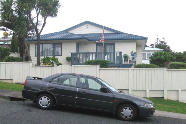 Photo of property in 2/48 Peach Road, Glenfield, Auckland, 0629