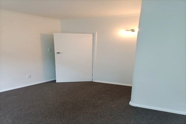 Photo of property in 54 Apuka Street, Brooklyn, Wellington, 6021