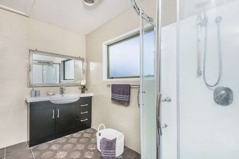 Photo of property in 2/66 College Road, Northcote, Auckland, 0627