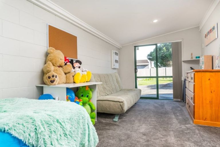 Photo of property in 1/9 Barcroft Place, Clendon Park, Auckland, 2103