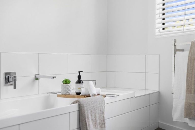 Photo of property in 73 Gilbass Avenue, Hamilton Lake, Hamilton, 3204