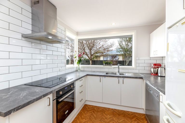 Photo of property in 127 Northcote Road, Northcote, Christchurch, 8052