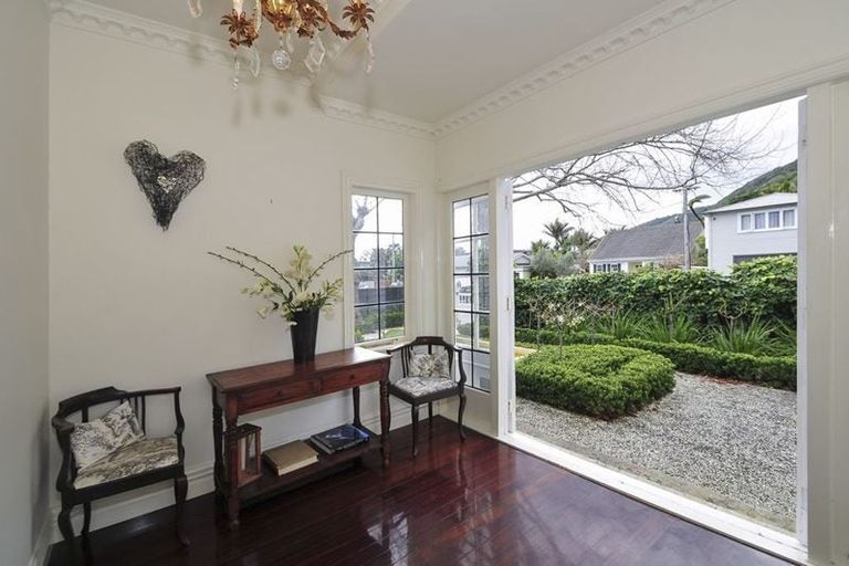 Photo of property in 18 Nikau Street, Eastbourne, Lower Hutt, 5013