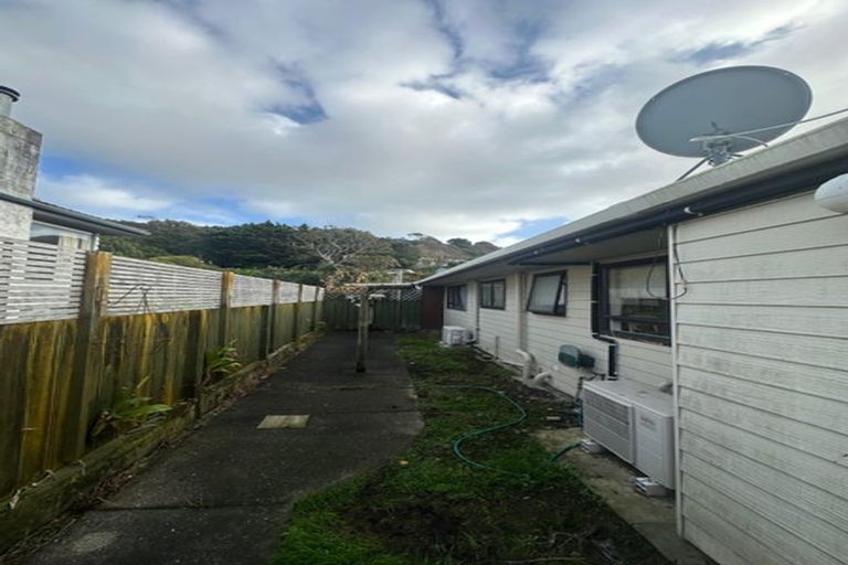 Photo of property in 2/346 Main Road, Tawa, Wellington, 5028