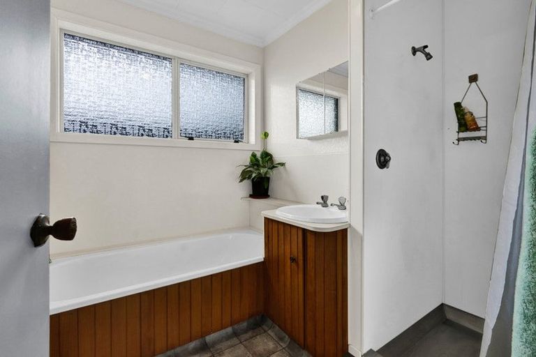 Photo of property in 15 Shaldon Crescent, Blagdon, New Plymouth, 4310