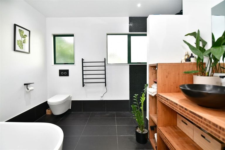 Photo of property in 2a Roberta Crescent, Orewa, 0931