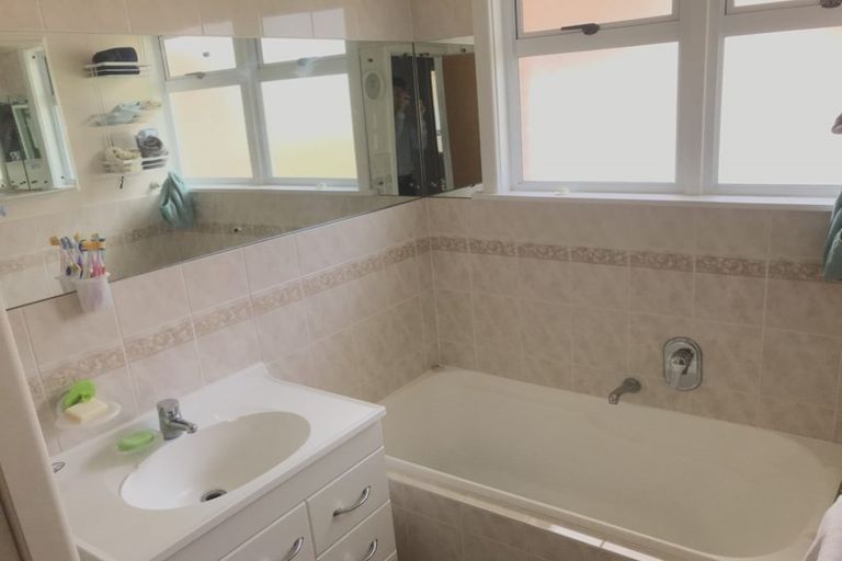 Photo of property in 19 Williamson Avenue, Belmont, Auckland, 0622