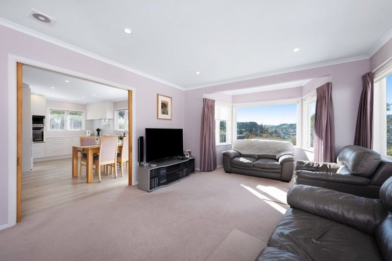 Photo of property in 17 Southern Cross Crescent, Island Bay, Wellington, 6023