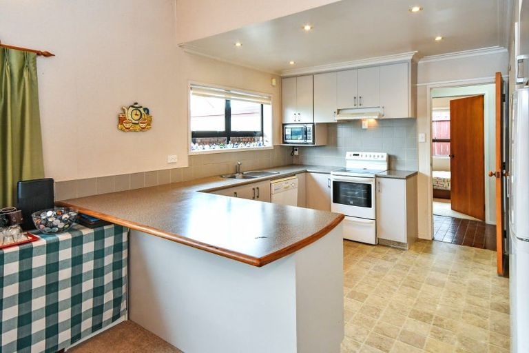 Photo of property in 38 Rushgreen Avenue, Pahurehure, Papakura, 2113