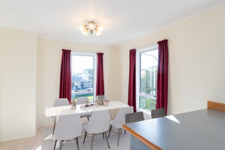 Photo of property in 74 Horokiwi Road West, Newlands, Wellington, 6037