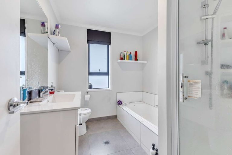 Photo of property in 27 Discovery Place, Marfell, New Plymouth, 4310