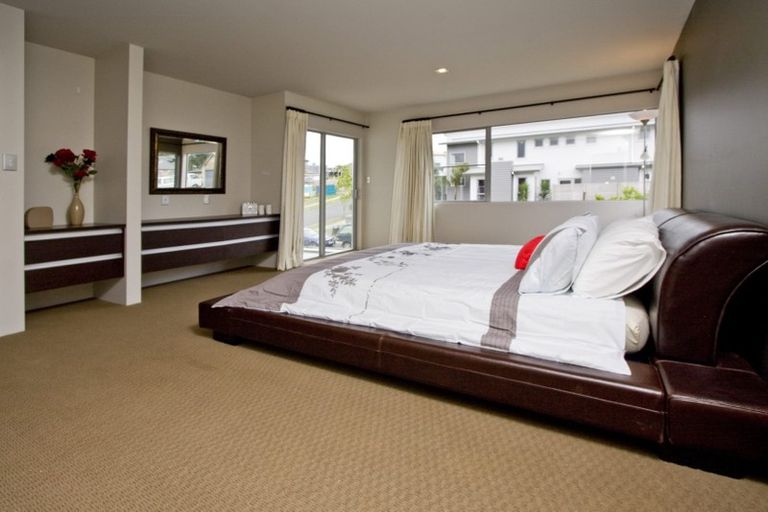 Photo of property in 3 Harrowglen Drive, Northcross, Auckland, 0632