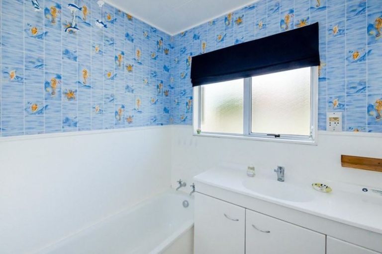 Photo of property in 96 Queens Road, Waikanae Beach, Waikanae, 5036