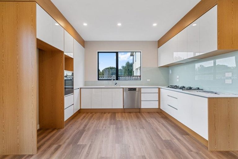 Photo of property in 86a Kervil Avenue, Te Atatu Peninsula, Auckland, 0610