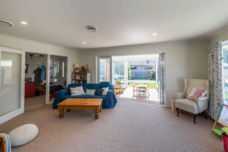 Photo of property in 28 Warren Crescent, Hillmorton, Christchurch, 8025