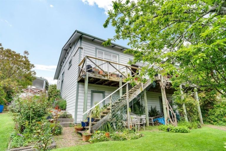 Photo of property in 14 Enfield Road, Hospital Hill, Napier, 4110