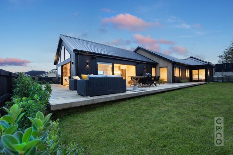 Photo of property in 7 Robert Might Road, Kumeu, 0810