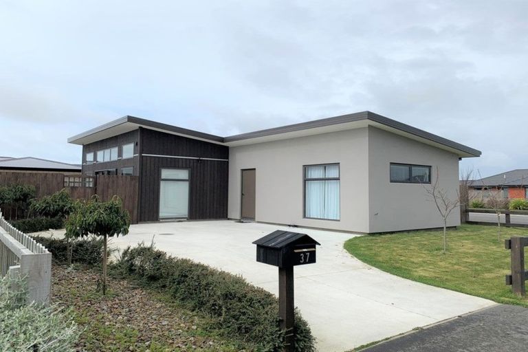 Photo of property in 37 Flint Road, Rolleston, 7614