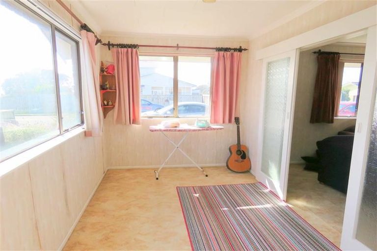 Photo of property in 1/6 Baring Terrace, Strandon, New Plymouth, 4312