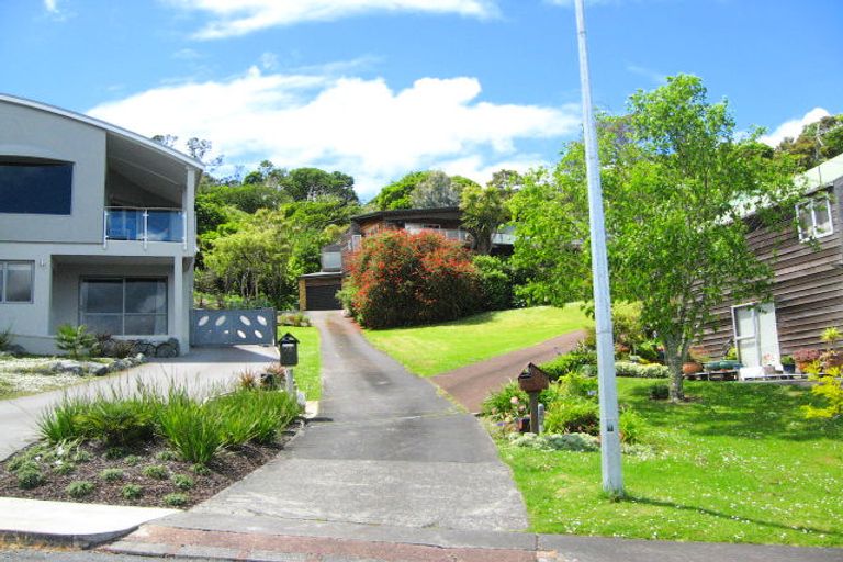 Photo of property in 28 Zita Avenue, Matakatia, Whangaparaoa, 0930