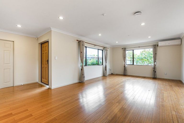 Photo of property in 114a Ti Rakau Drive, Pakuranga, Auckland, 2010
