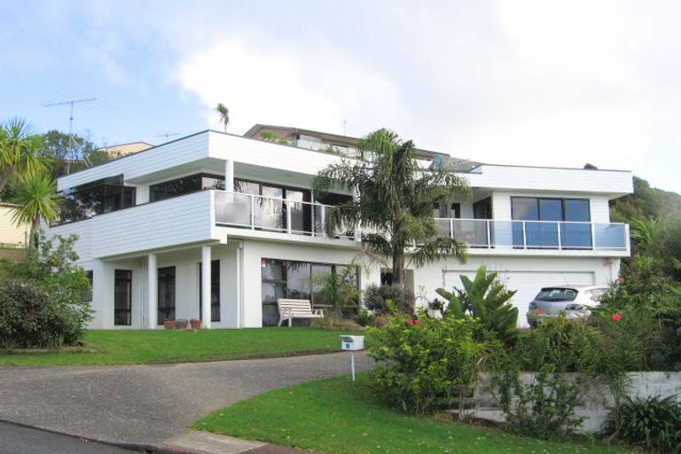 Photo of property in 8 Glenelg Road, Red Beach, 0932