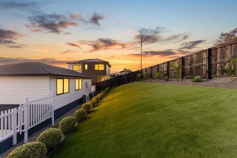 Photo of property in 17 Manawanui Way, Orewa, 0931