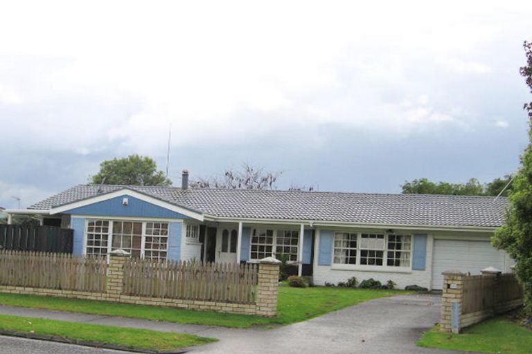 Photo of property in 24 Booralee Avenue, Botany Downs, Auckland, 2010