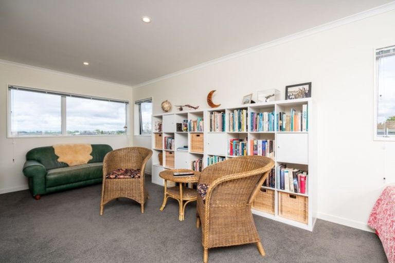 Photo of property in 10 Stace Hopper Drive, One Tree Point, 0118