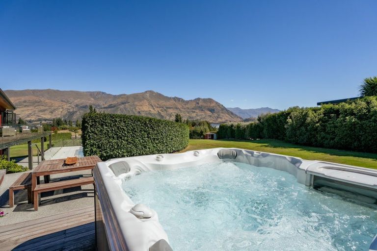 Photo of property in 314 Beacon Point Road, Wanaka, 9305