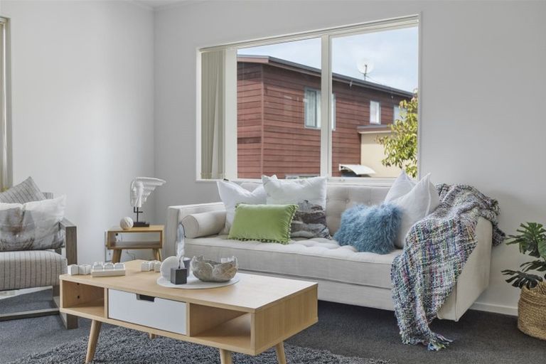 Photo of property in 2/926 Whangaparaoa Road, Manly, Whangaparaoa, 0930