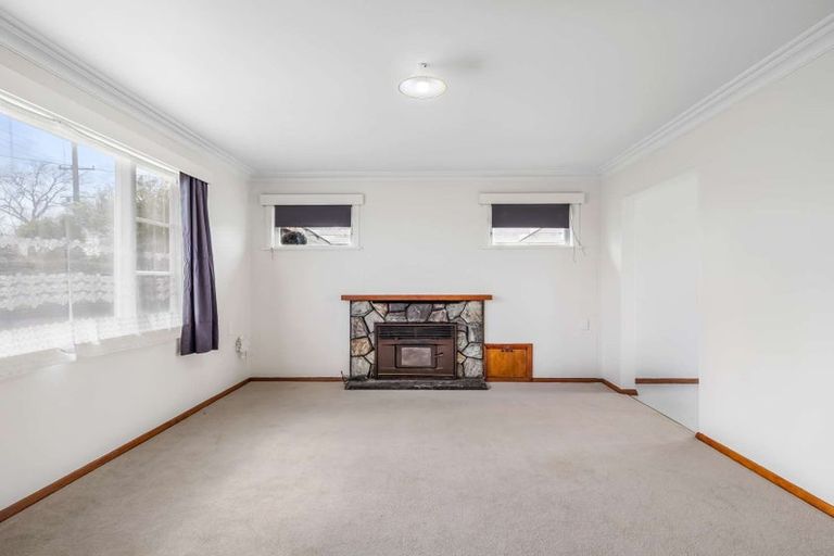 Photo of property in 15 Mako Mako Road, Levin, 5510