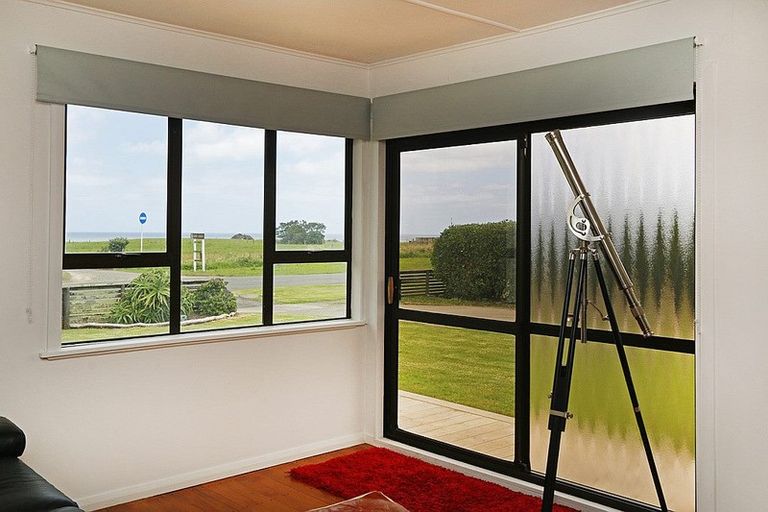 Photo of property in 19 Hector Place, Opunake, 4616