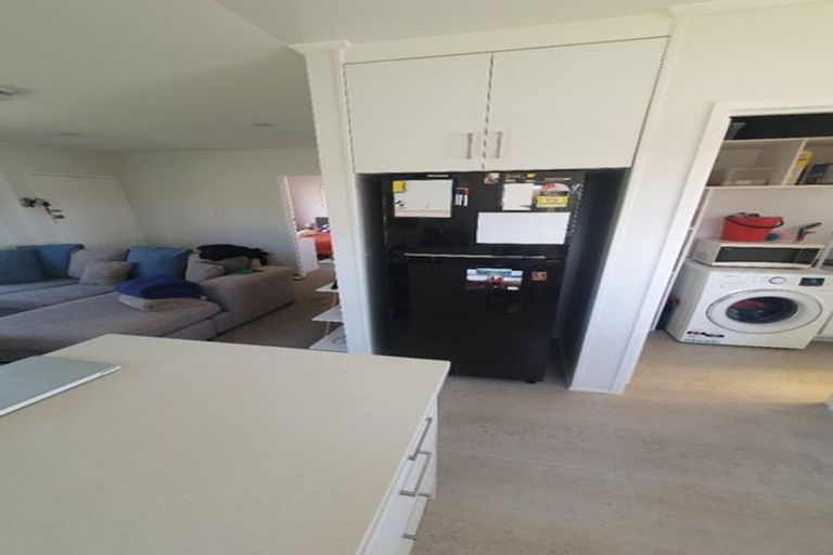 Photo of property in 1/14 Lynn Road, Bayview, Auckland, 0629