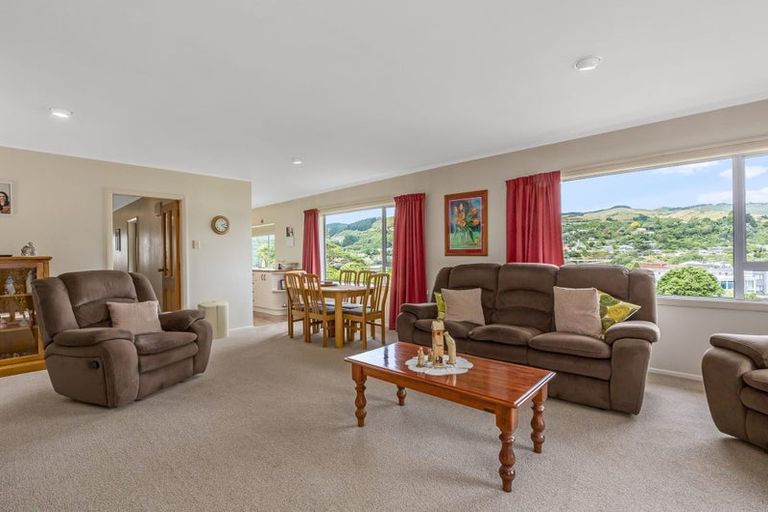 Photo of property in 9 Hampton Hill Road, Tawa, Wellington, 5028