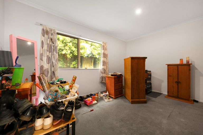 Photo of property in 24 Bundena Place, Clendon Park, Auckland, 2103