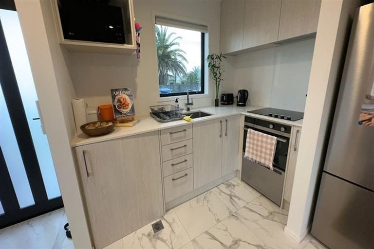 Photo of property in 1/79 Taikata Road, Te Atatu Peninsula, Auckland, 0610