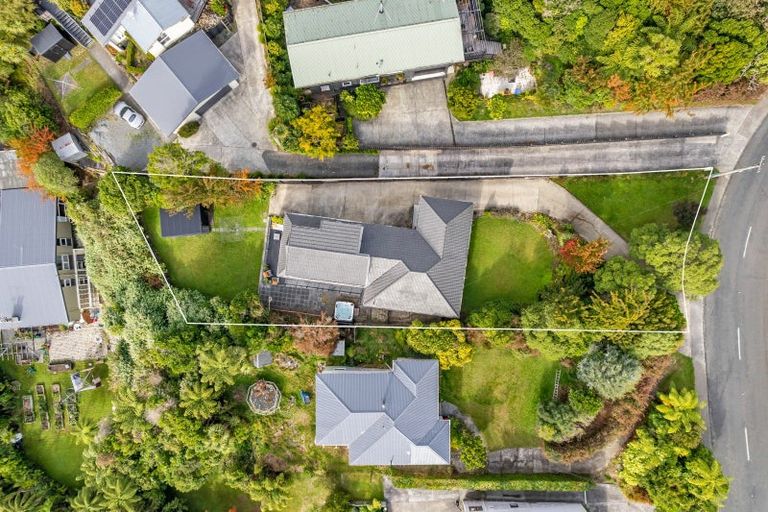 Photo of property in 7 Pokohiwi Road, Normandale, Lower Hutt, 5010