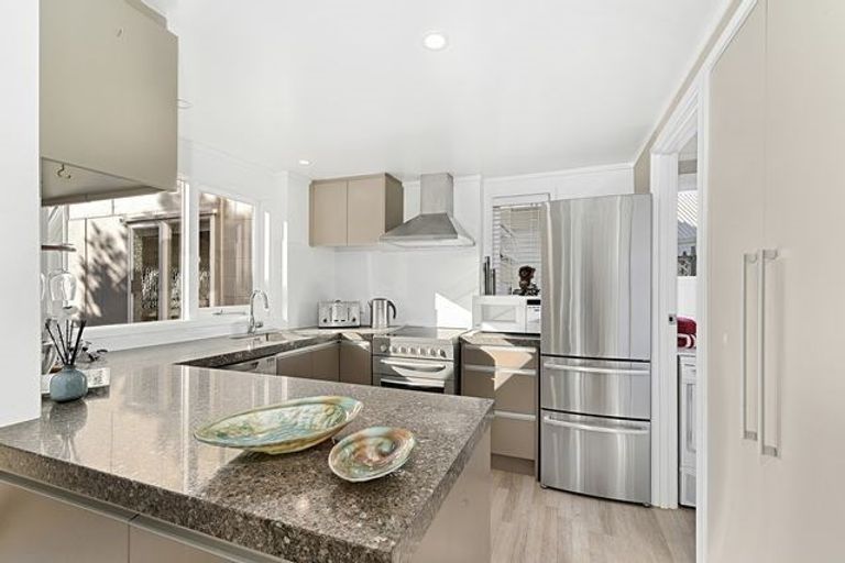 Photo of property in 10/20 Selwyn Road, Cockle Bay, Auckland, 2014