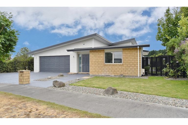 Photo of property in 23 Papaumu Green, Parklands, Christchurch, 8083