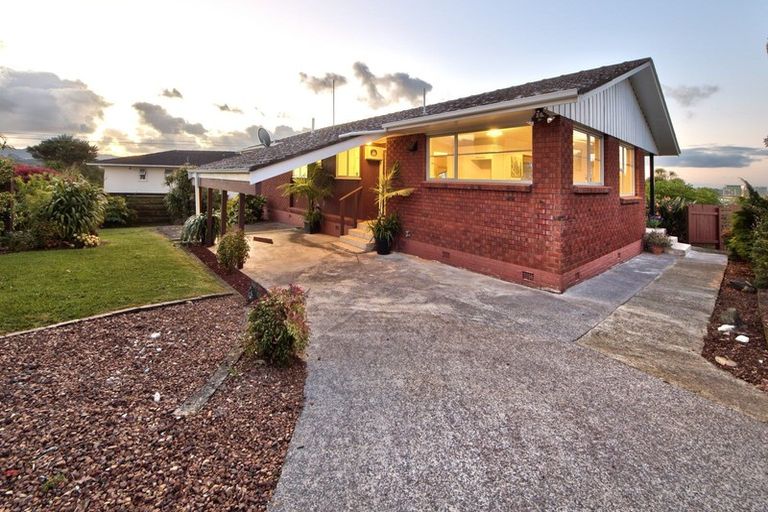 Photo of property in 12 Sunnylaw Place, Glen Eden, Auckland, 0602