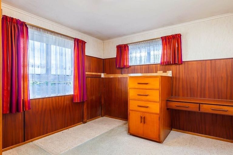 Photo of property in 235 Edmonton Road, Te Atatu South, Auckland, 0610