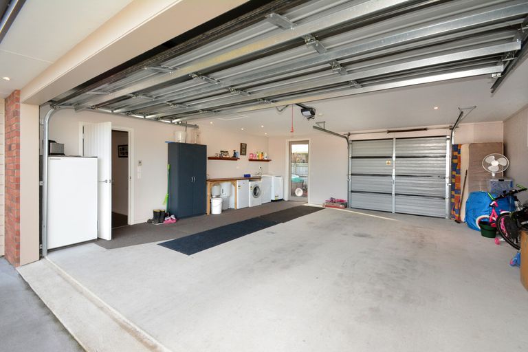 Photo of property in 18 William James Close, Mosgiel, 9024