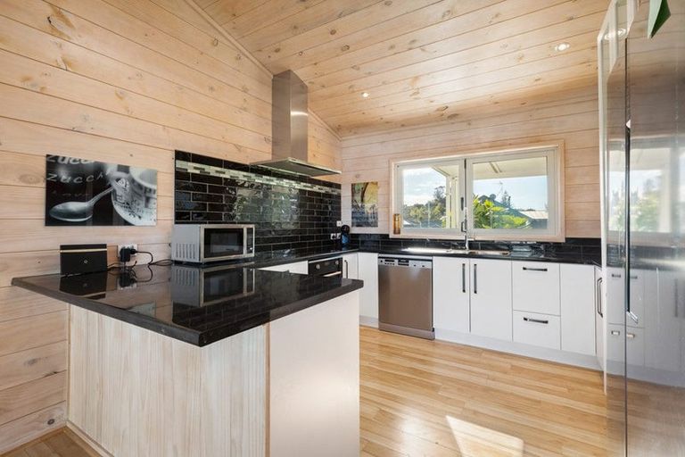 Photo of property in 28 Sandleigh Drive, Athenree, Katikati, 3177