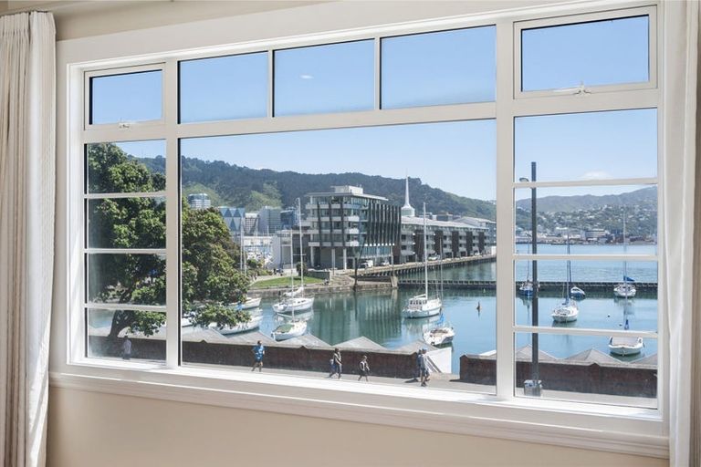 Photo of property in 90 Oriental Parade, Oriental Bay, Wellington, 6011