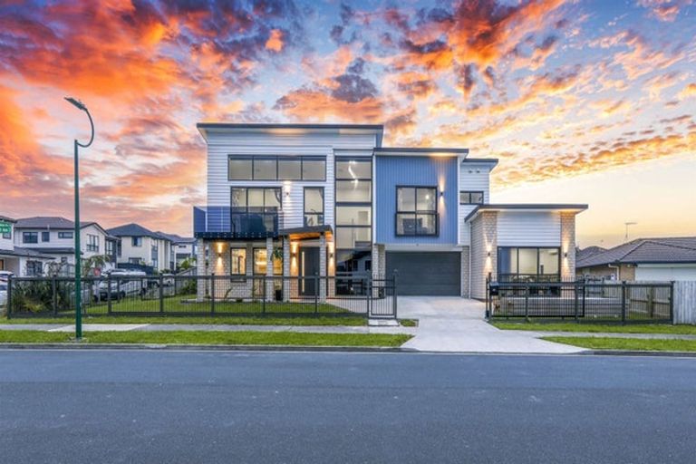 Photo of property in 32 Cooladawson Drive, Flat Bush, Auckland, 2019