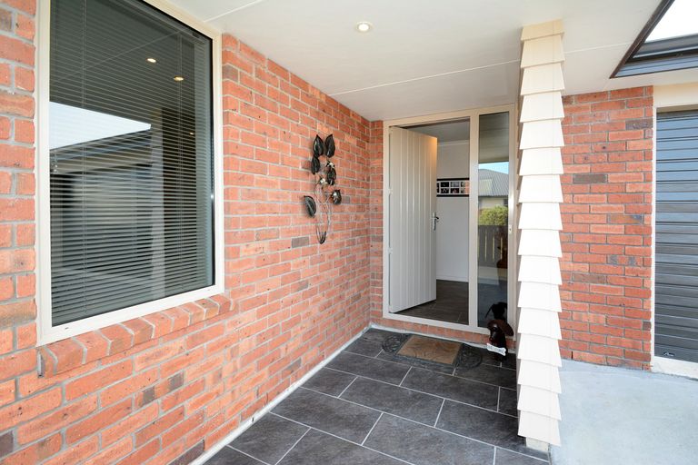 Photo of property in 18 William James Close, Mosgiel, 9024