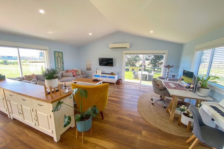 Photo of property in 35 Sears Road, Meeanee, Napier, 4183